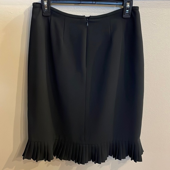 Evan-Picone  Women’s Black Pencil Skirt PLEATED HEM size 6P like new! - Picture 2 of 12